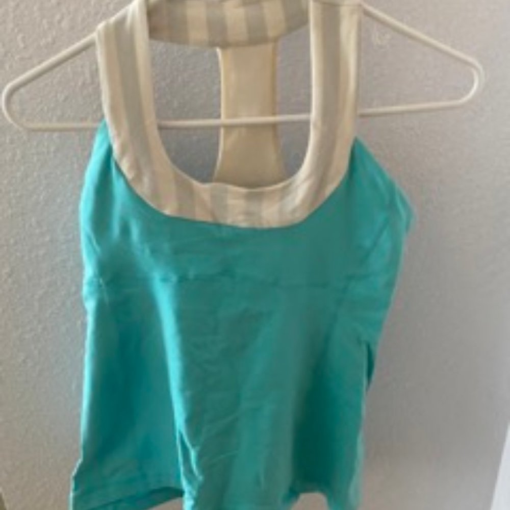 EUC Lululemon Scoopneck tank, size 6